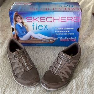Sketchers flex tennis shoes
